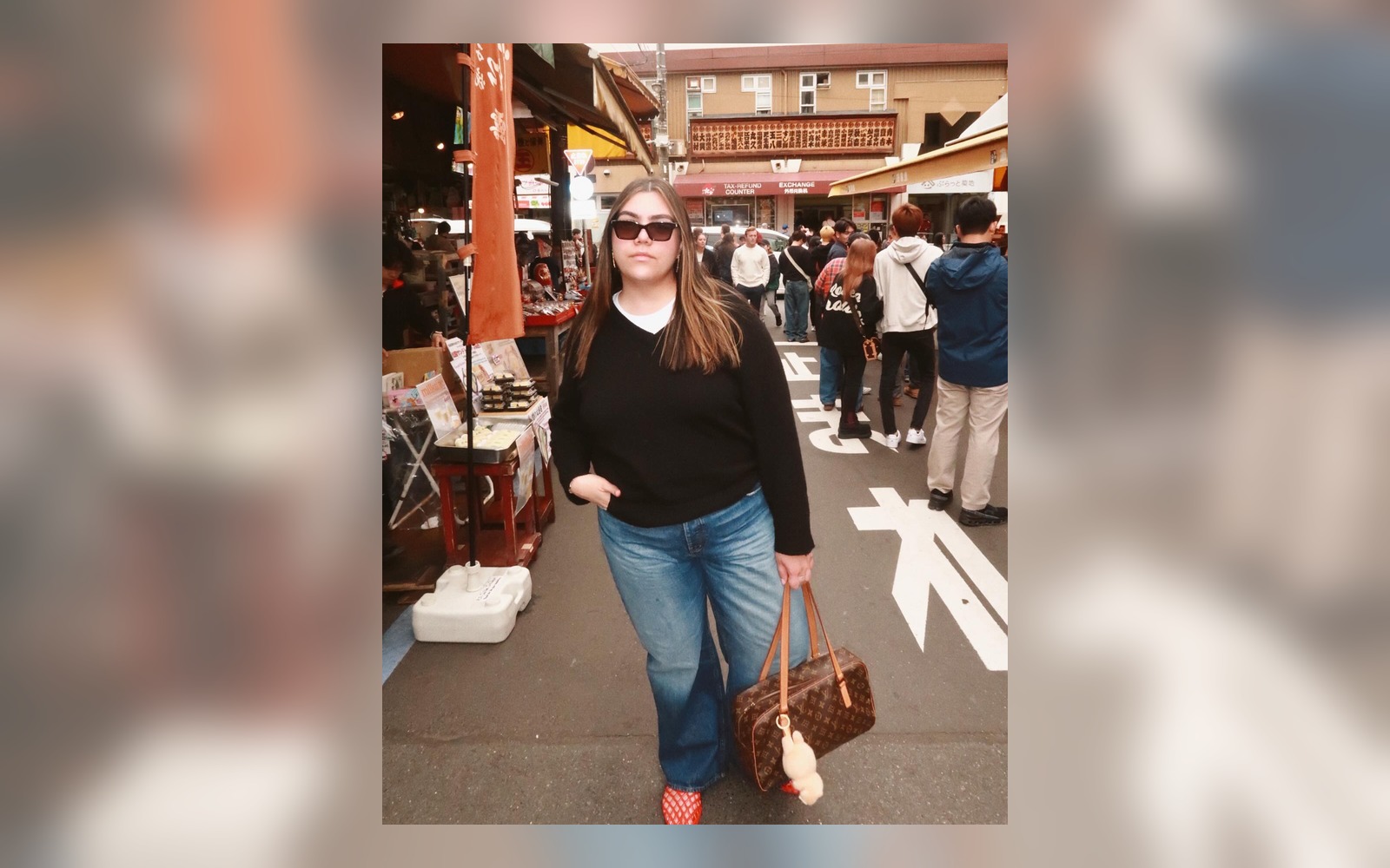 jelly sandals worn with jeans in a street style outfit