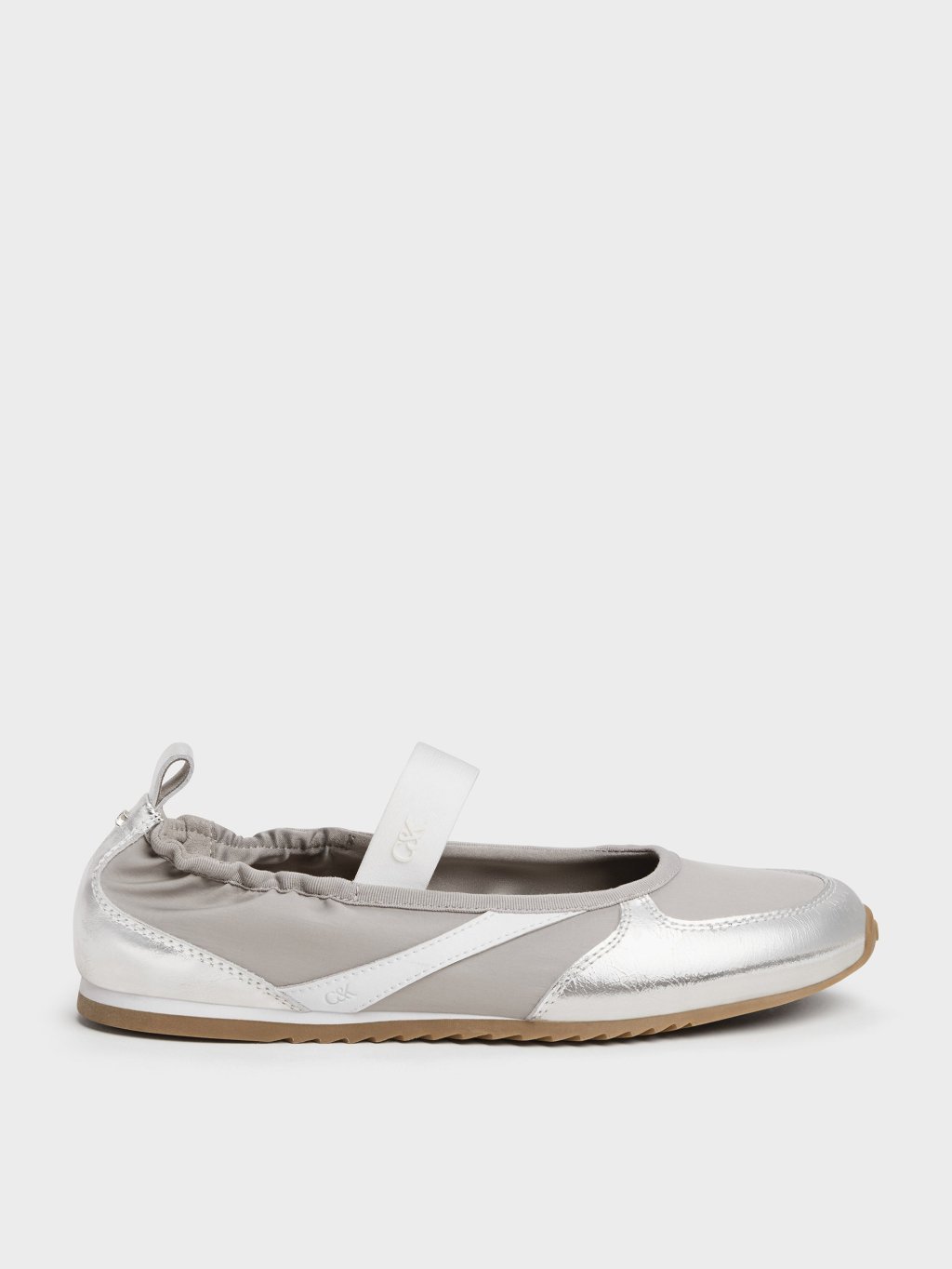How to Wear Silver Mary Janes with Cream&nbsp;Outfits