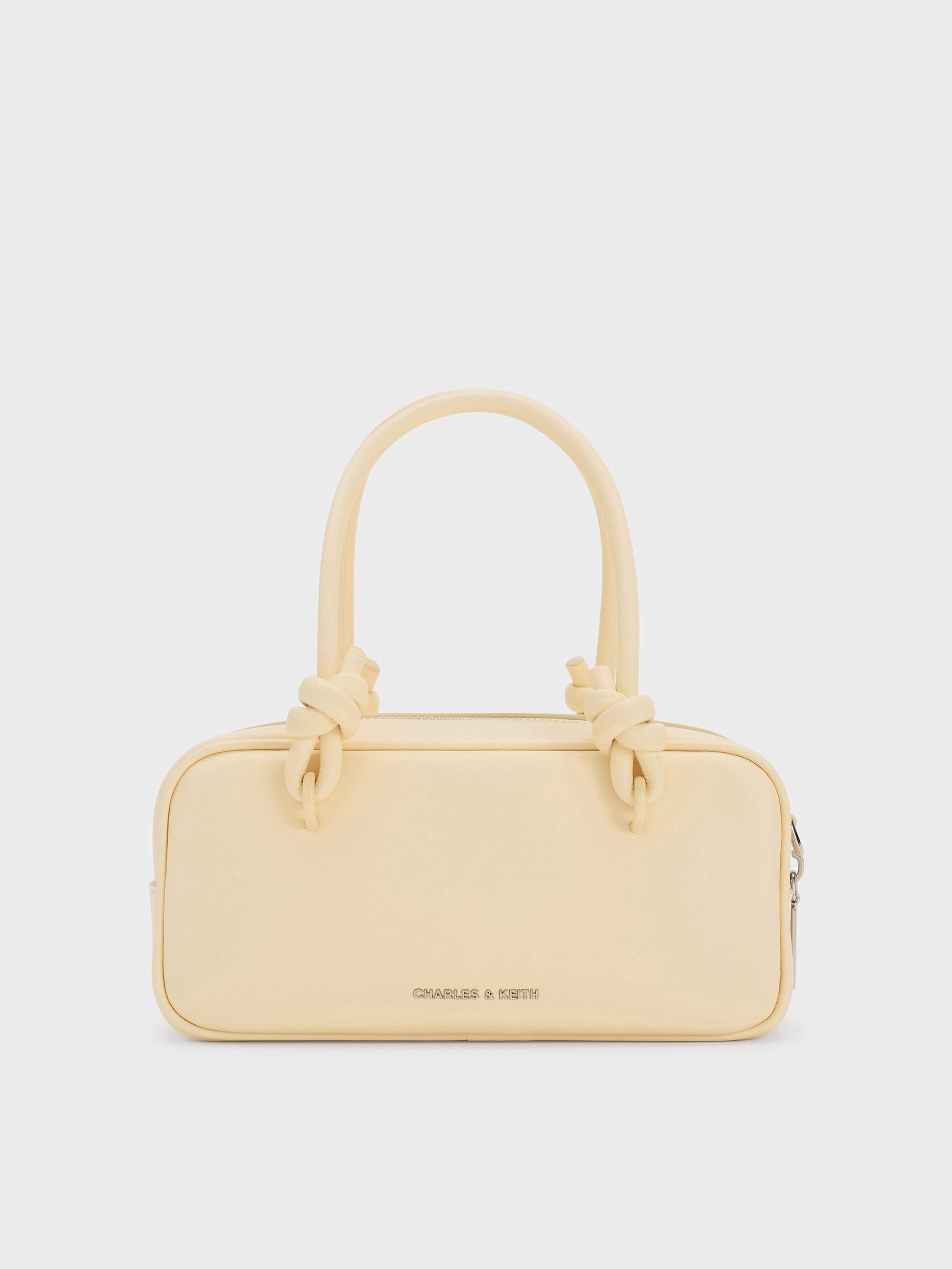 Butter-yellow bag styling image