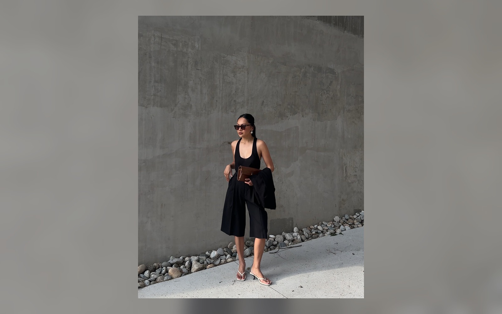 Bermuda shorts outfit with flip-flop heels