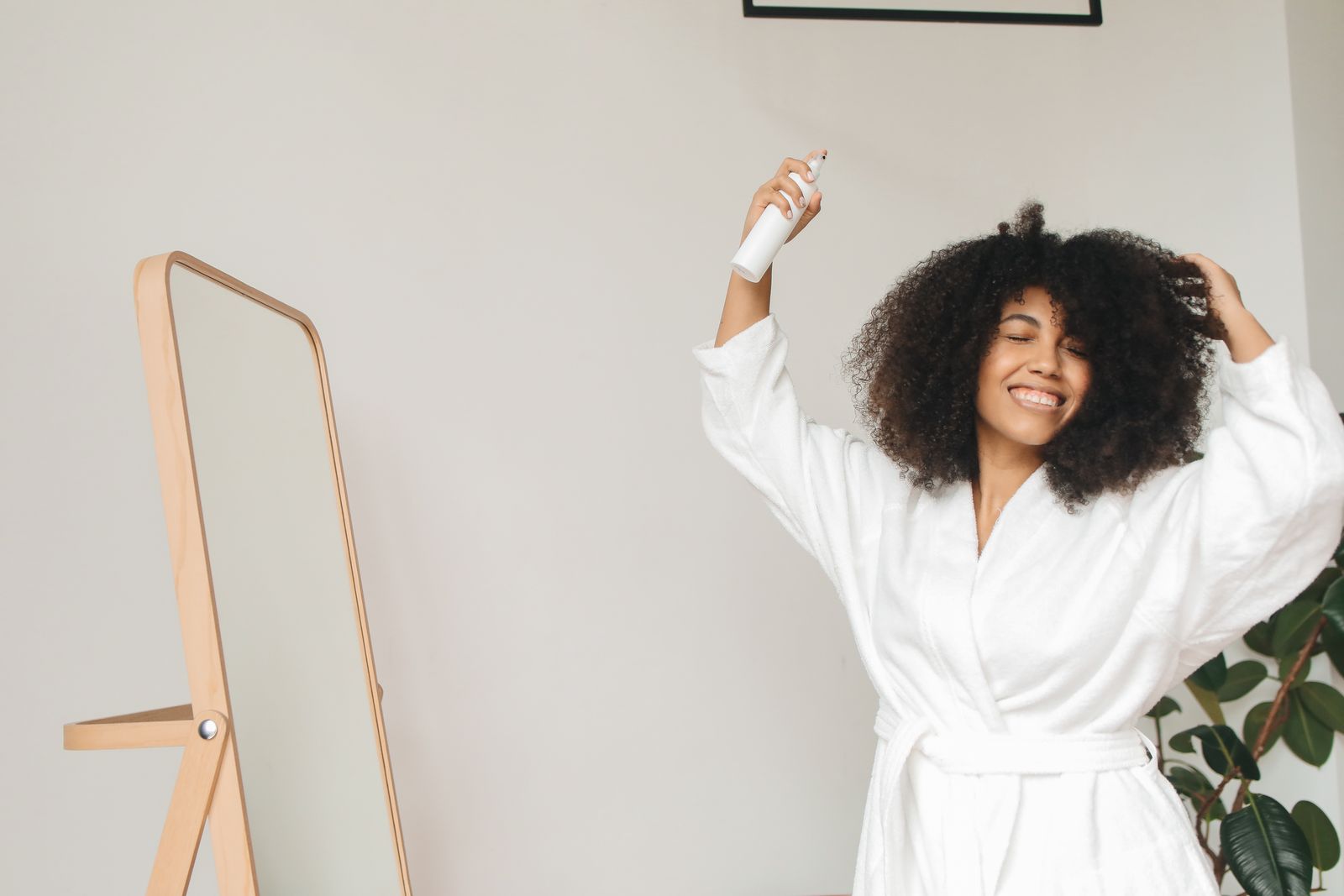 How to Use Dry Shampoo Without White Residue
